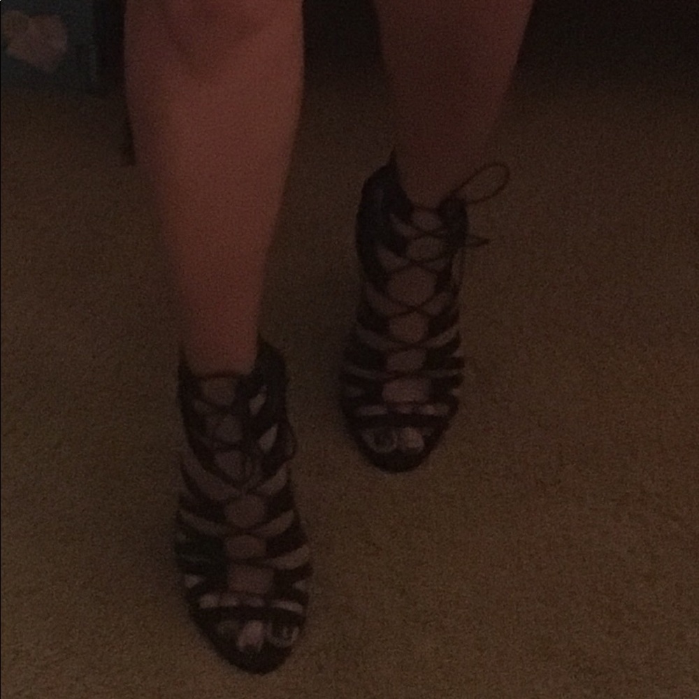 Size 7 - Picture 3 of 6
